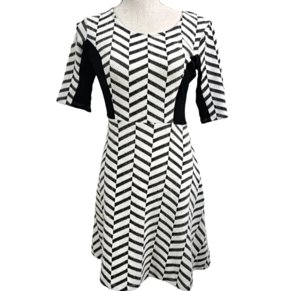 Le lis chevron herringbone print black white cream dress